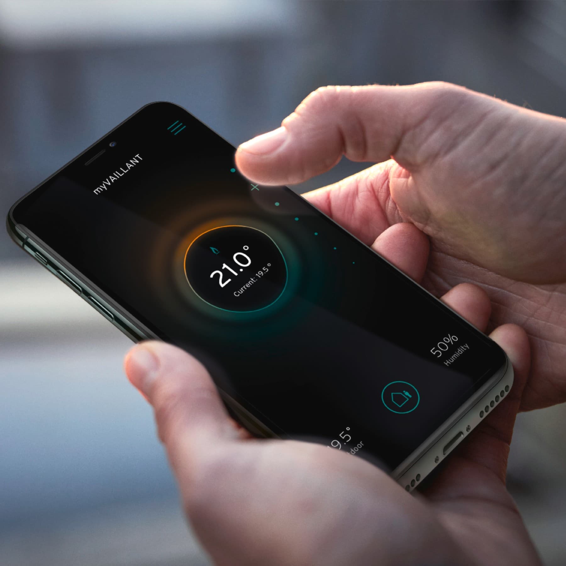 Mão a utilizar um smartphone