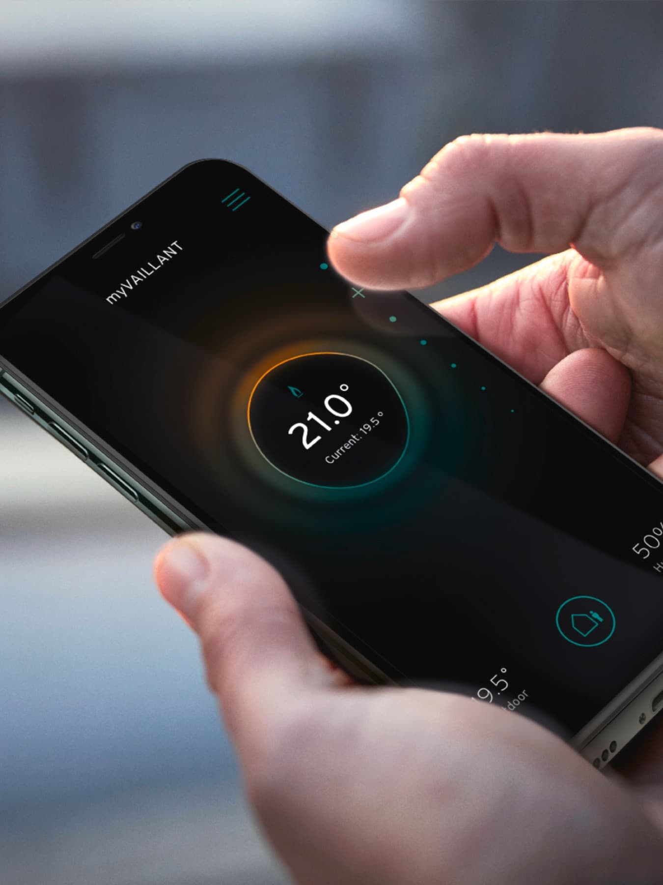 Mão a utilizar um smartphone