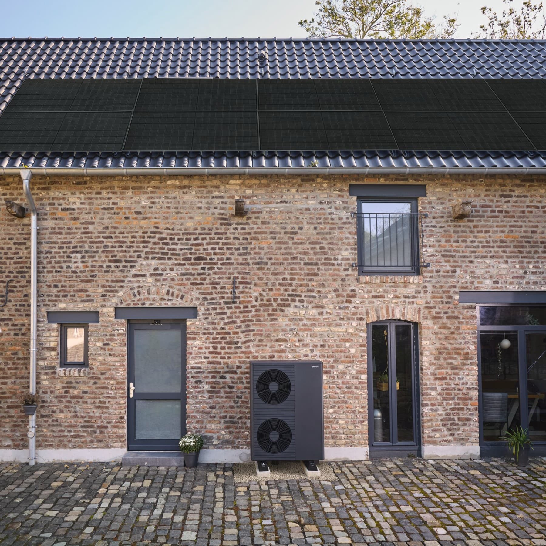Telhado com painéis fotovoltaicos