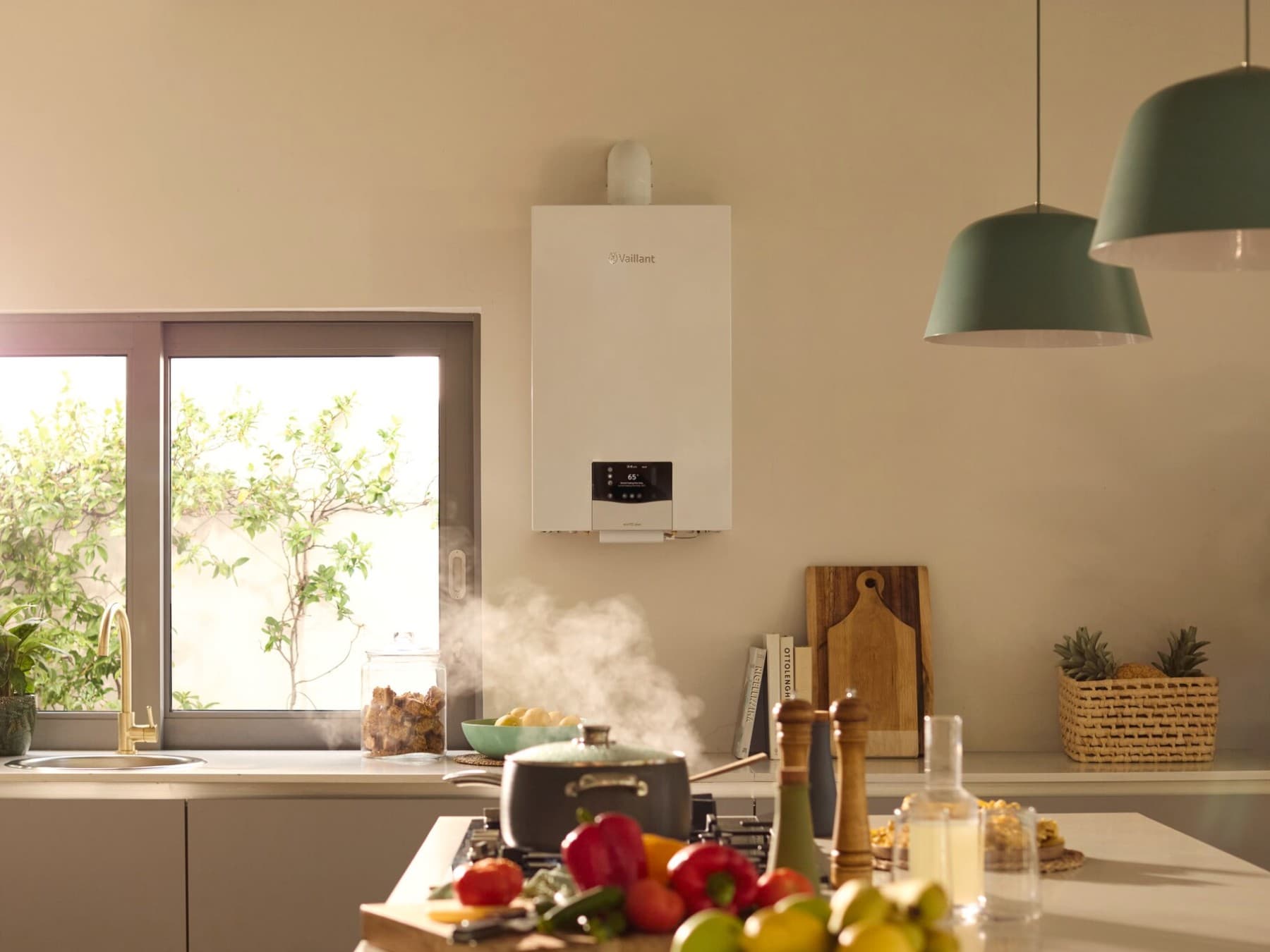 Caldeira a gás suspensa ecoTEC plus numa cozinha