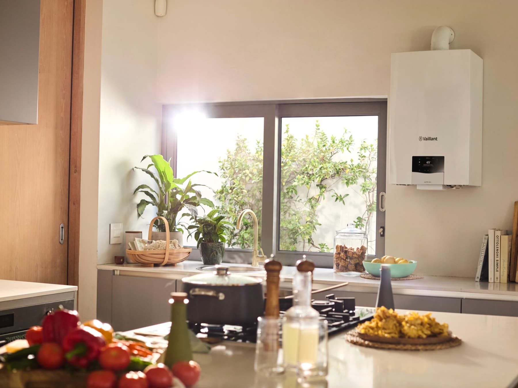 Caldeira a gás Vaillant suspensa na cozinha